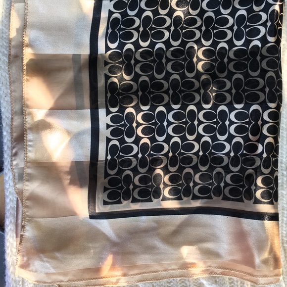 Coach Scarf - Picture 2 of 6